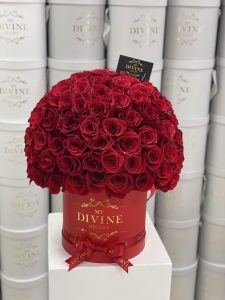 100 Fresh Roses Signature Round Box