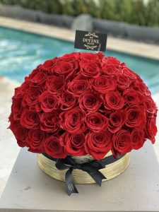Famous 100 Red Roses in Vase
