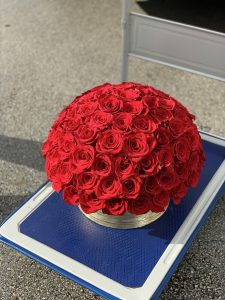 Famous 100 Red Roses in Vase - Image 2