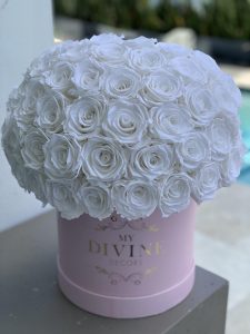 Preserved 100 Roses Round - Image 2