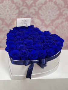 Preserved Roses Heart Box - Image 4