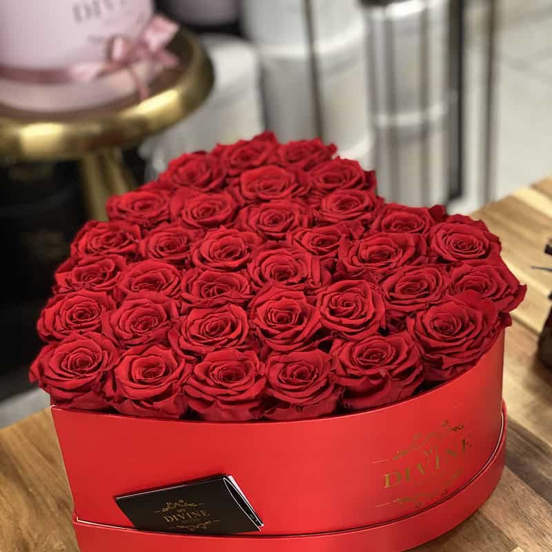 Caja de Rosas Preservadas en Forma de Corazón - Image 3