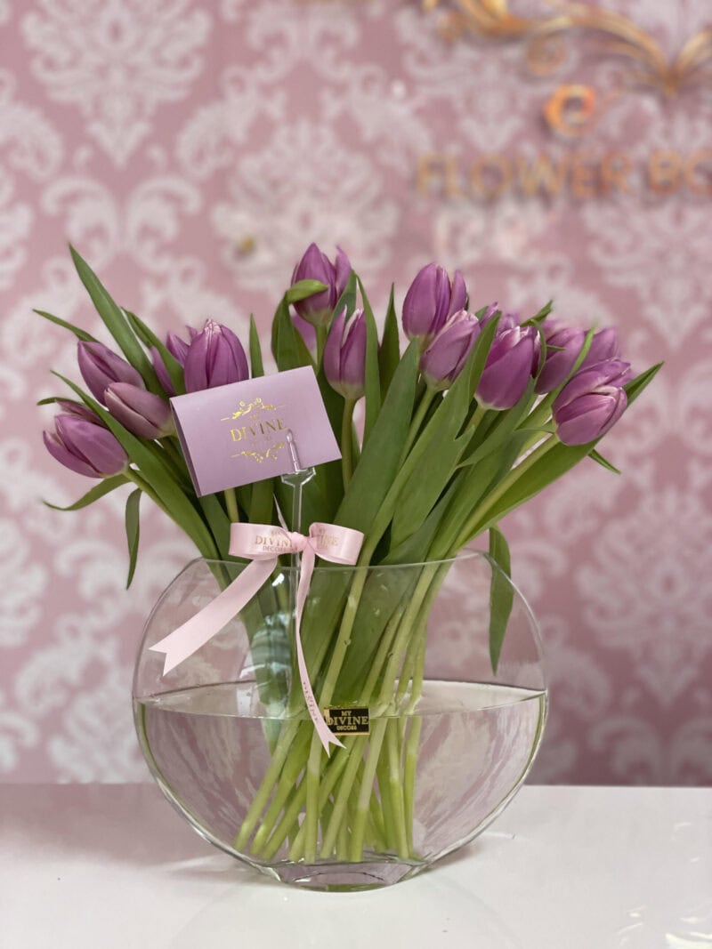 Fresh Tulips in Vase - Image 7