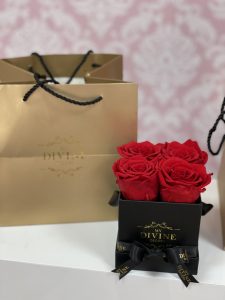 Mini Box 4 Preserved Roses - Image 2