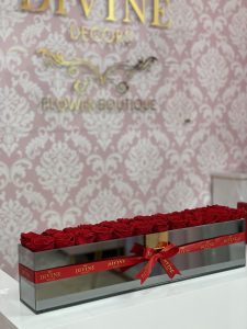 Luxury Glass Vase With Preserved Roses - Image 2