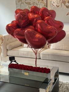 Luxury Glass Vase With Preserved Roses