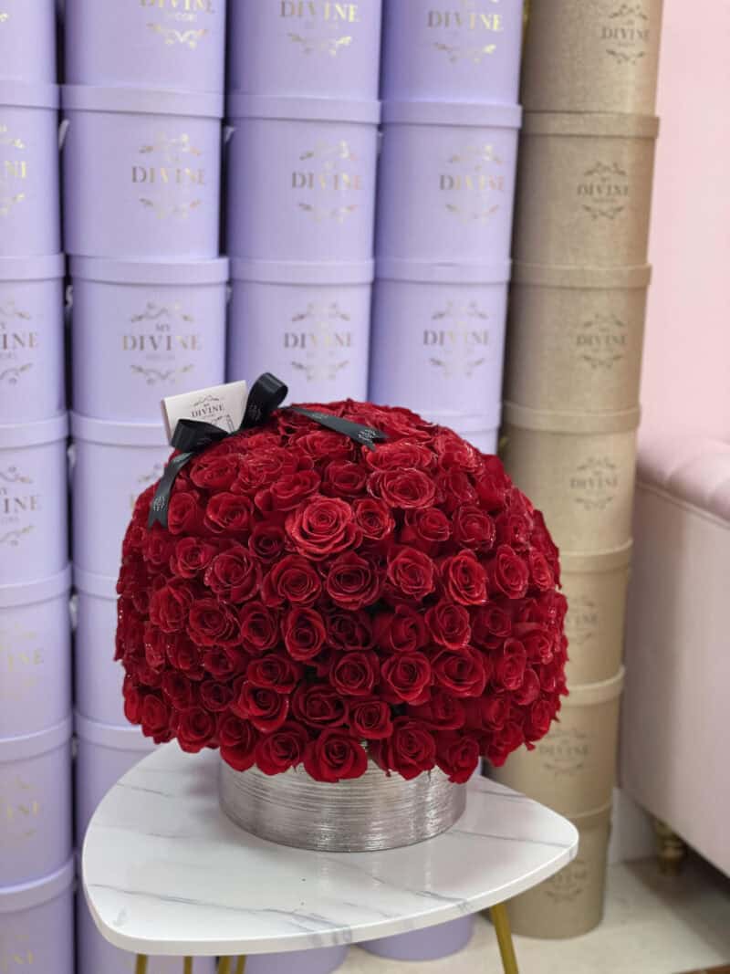 200 Famous Roses in Vase - Image 2