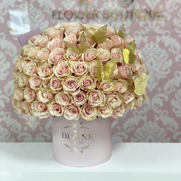 100 rose bouquet with crown and butterfly - Lilinarose