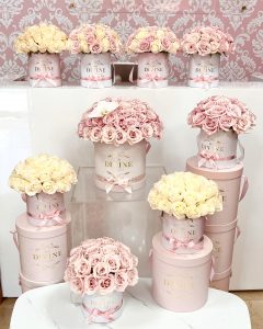 25 Roses in New Medium Signature Box - Image 4