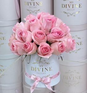 25 Roses in New Medium Signature Box