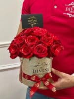 25 Roses in New Medium Signature Box - Image 2