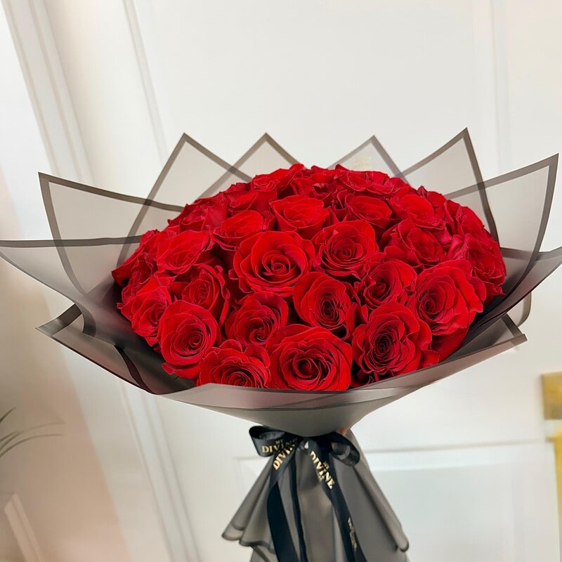 Ramo Buchon Rose Hand Bouquet, 12 to 150 Fresh Roses, Waterproof Paper Wrap