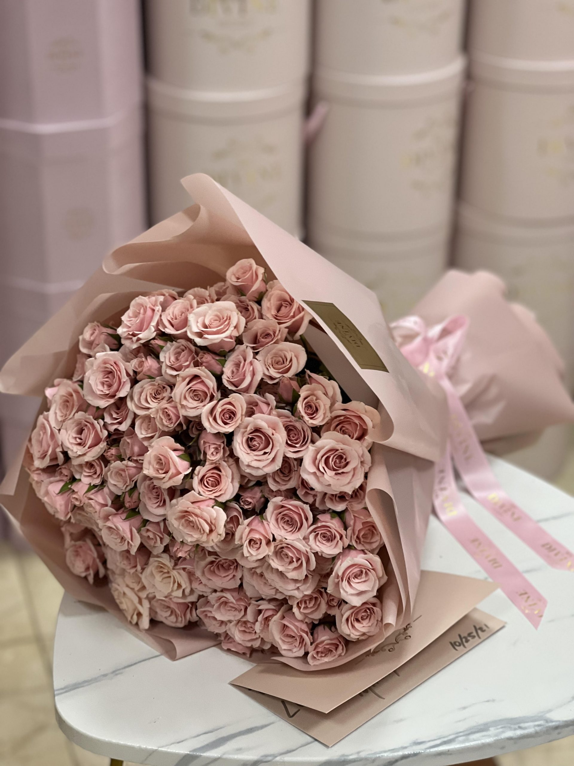Hand Bouquet Of Spray Mini Roses My Divine Decors Flower Boutique