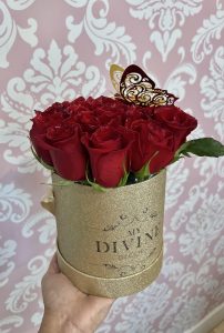 Nash Medium Fresh Roses - Image 5