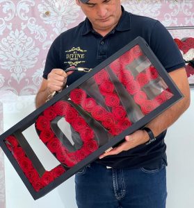 Love Luggage Box Preserved Roses - Image 4