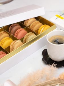 Box of 12 Macaroons - Image 4