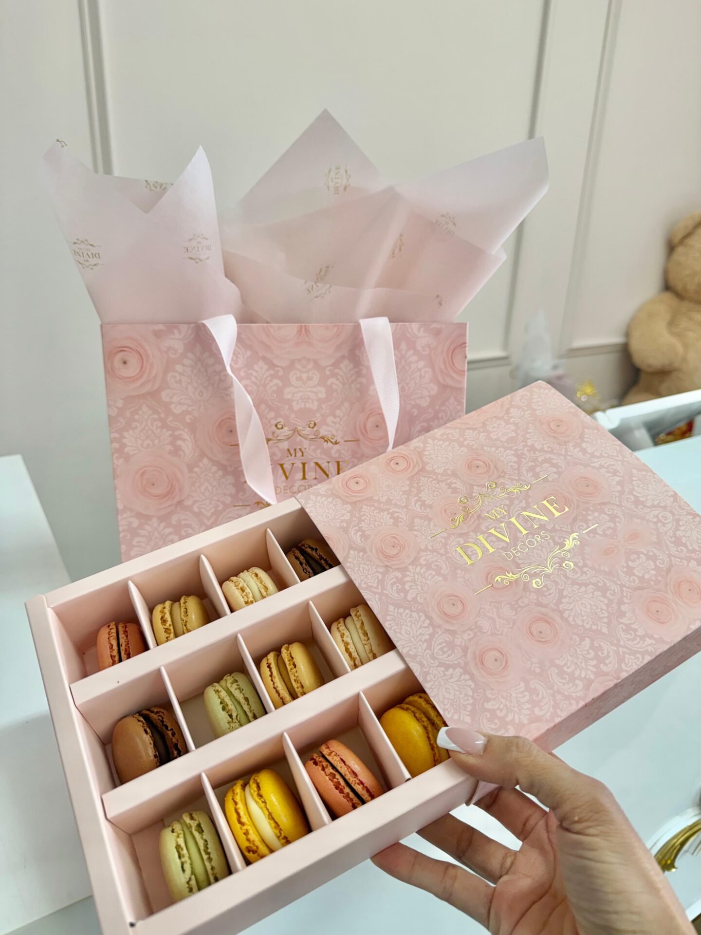signature-divine-decors-macaroon-box-1 Signature Divine Decors Macaroon Box - Image 8