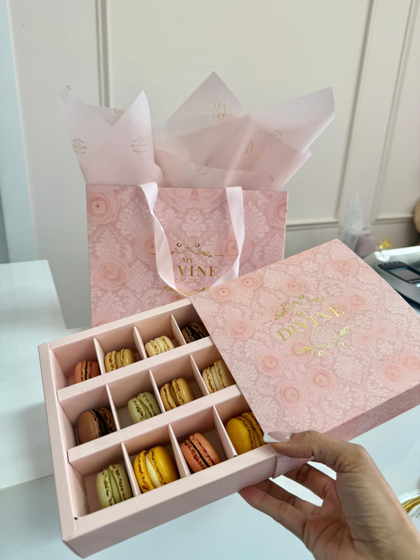 signature-divine-decors-macaroon-box-2 Signature Divine Decors Macaroon Box - Image 7