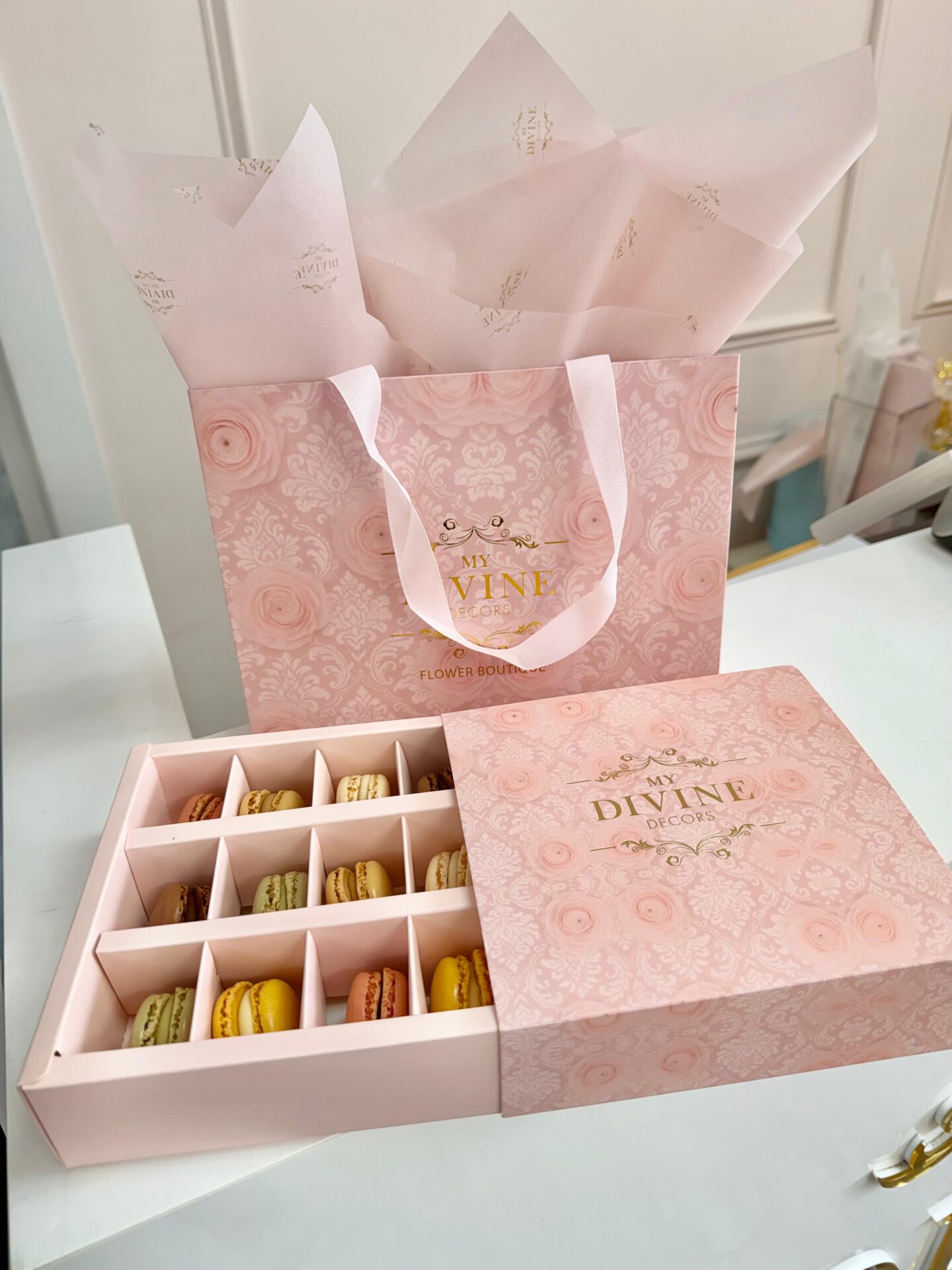 signature-divine-decors-macaroon-box-4 Signature Divine Decors Macaroon Box - Image 5
