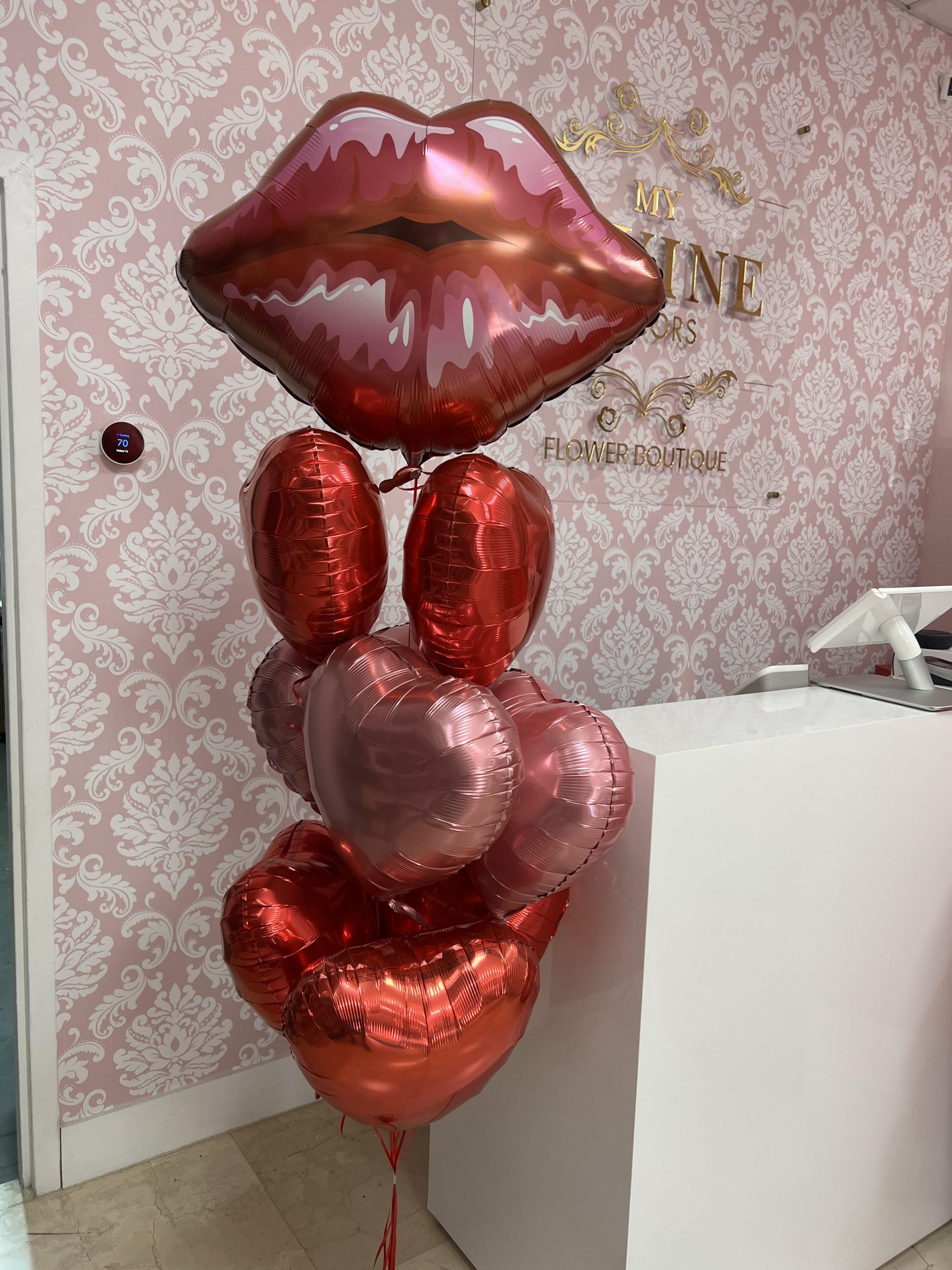 Kiss Balloon Bouquet - My Divine Decors Flower Boutique - Flower  Arrangements