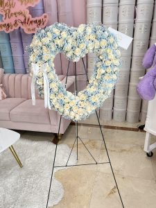 Roses and baby's breath Heart Wreath - Image 4