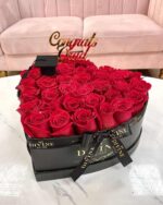 Caja de Corazón para Graduación con Rosas Frescas