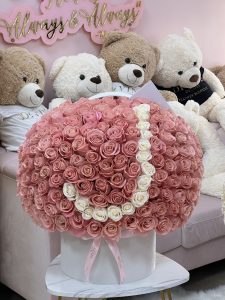 300 Fresh roses Hat Box