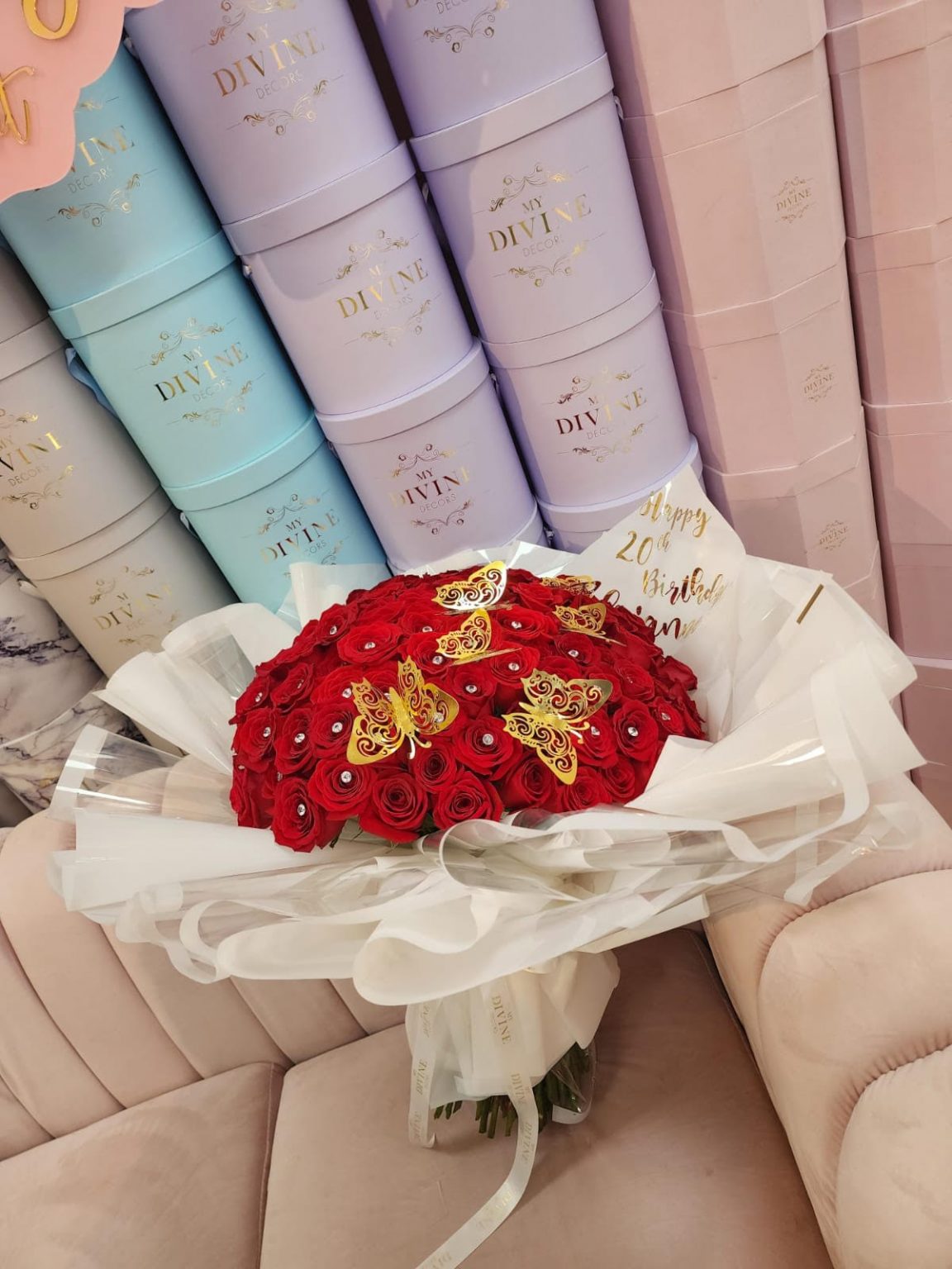 Ramo Buchon 150 Roses Hand Bouquet - My Divine Decors Flower Boutique -  Flower Arrangements