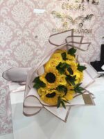 Ramo de Mano con Rosas y Girasoles - Image 5