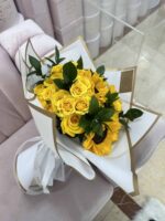 Ramo de Mano con Rosas y Girasoles - Image 4