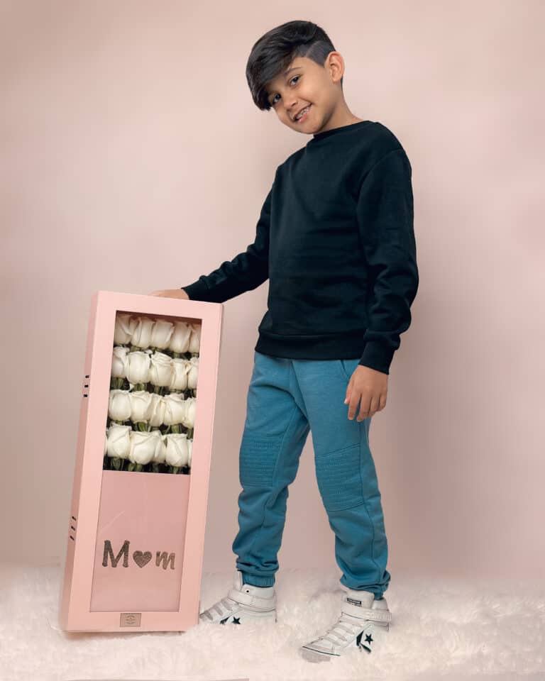 Display Box of 25 Roses