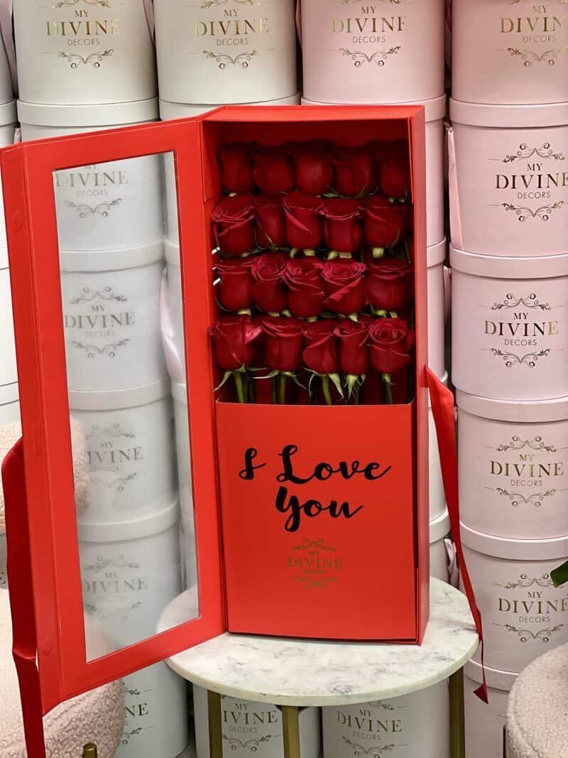 Display Box of 25 Roses