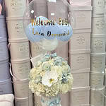 Caja Mediana de Flores Mixtas y Globo