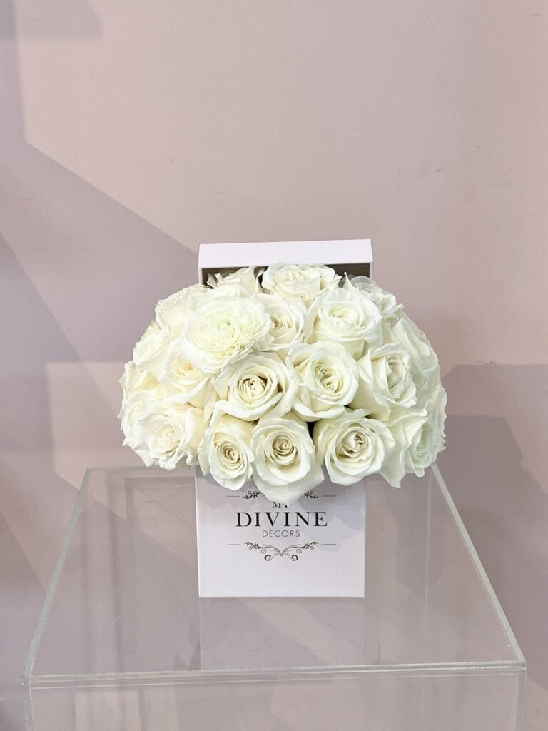 Medium Squared Hat Box 25 Roses - Image 2