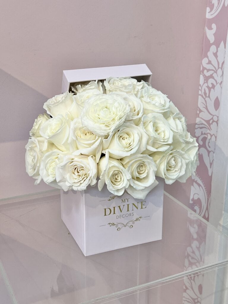 Medium Squared Hat Box 25 Roses