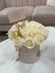 Annie Medium Fresh Roses