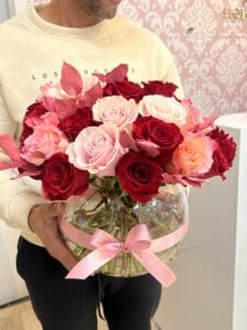 50 Roses In Clear Glass Bowl Vase