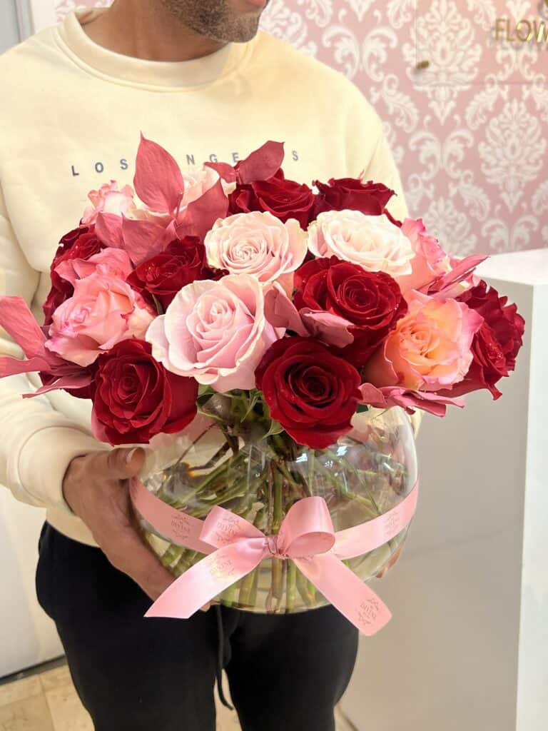 50 Roses In Clear Glass Bowl Vase