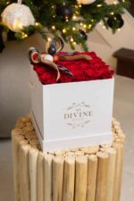 Caja Cuadrada con Rosas Preservadas Colección Navideña