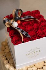 Caja Cuadrada con Rosas Preservadas Colección Navideña - Image 2