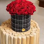 Plaid Box of 25 Preserved Roses