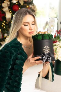 Jingle Bells Medium Size Preserved Roses - Image 2