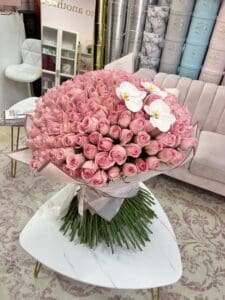 300 Roses Hand Bouquet - Image 3