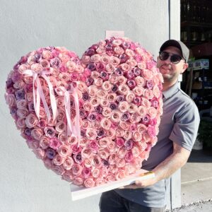300+ Roses Standing Heart 2.5ft - Image 2
