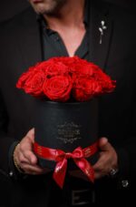 Caja Redonda Mediana con 16 Rosas Preservadas