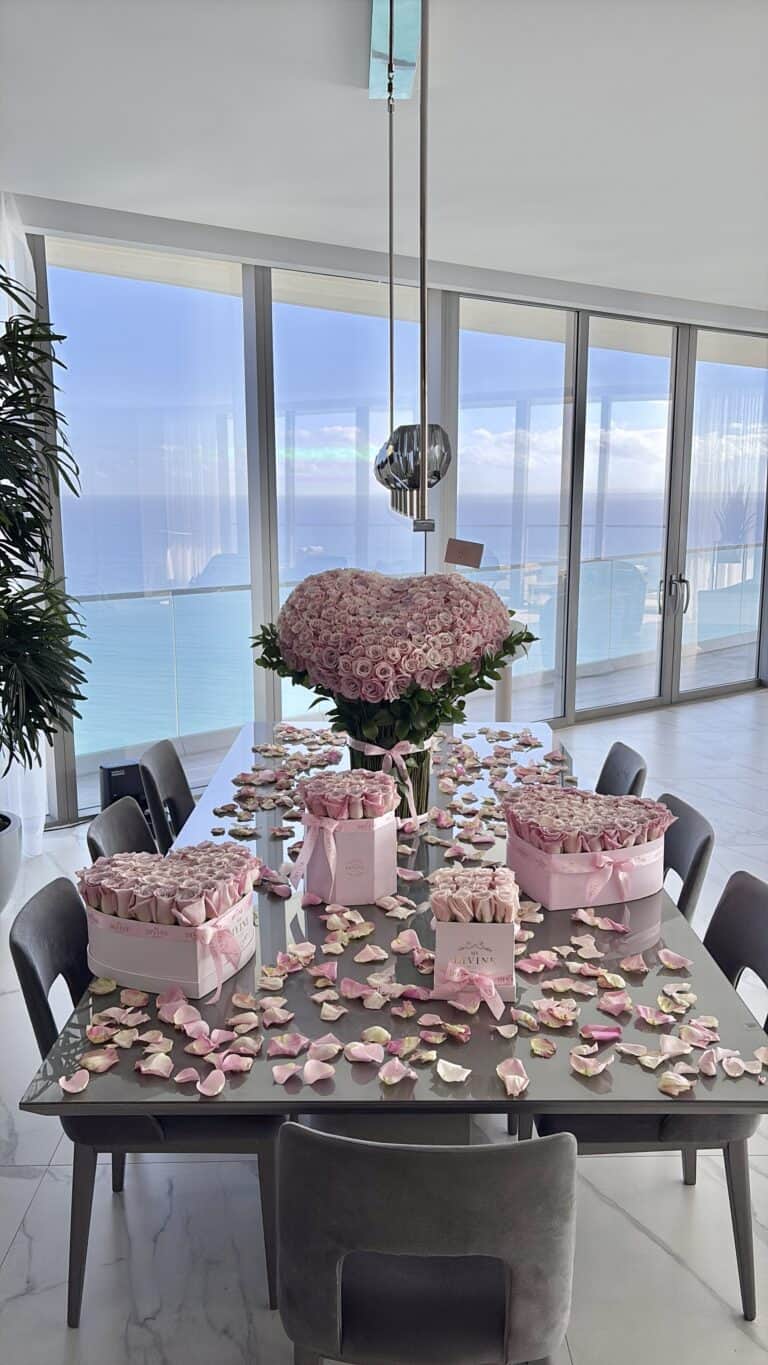 Standing Heart Roses Bouquet - Image 2