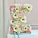 Letras de Pie con Flores Frescas