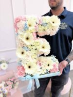 Letras de Pie con Flores Frescas - Imagen 2