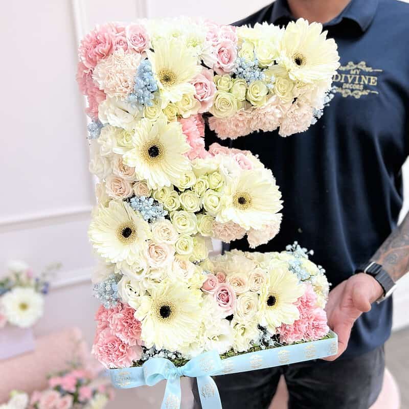 Letras de Pie con Flores Frescas - Image 2