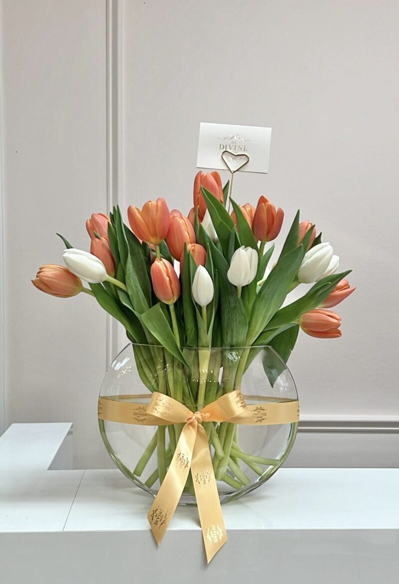 Fresh Tulips in Vase - Image 4